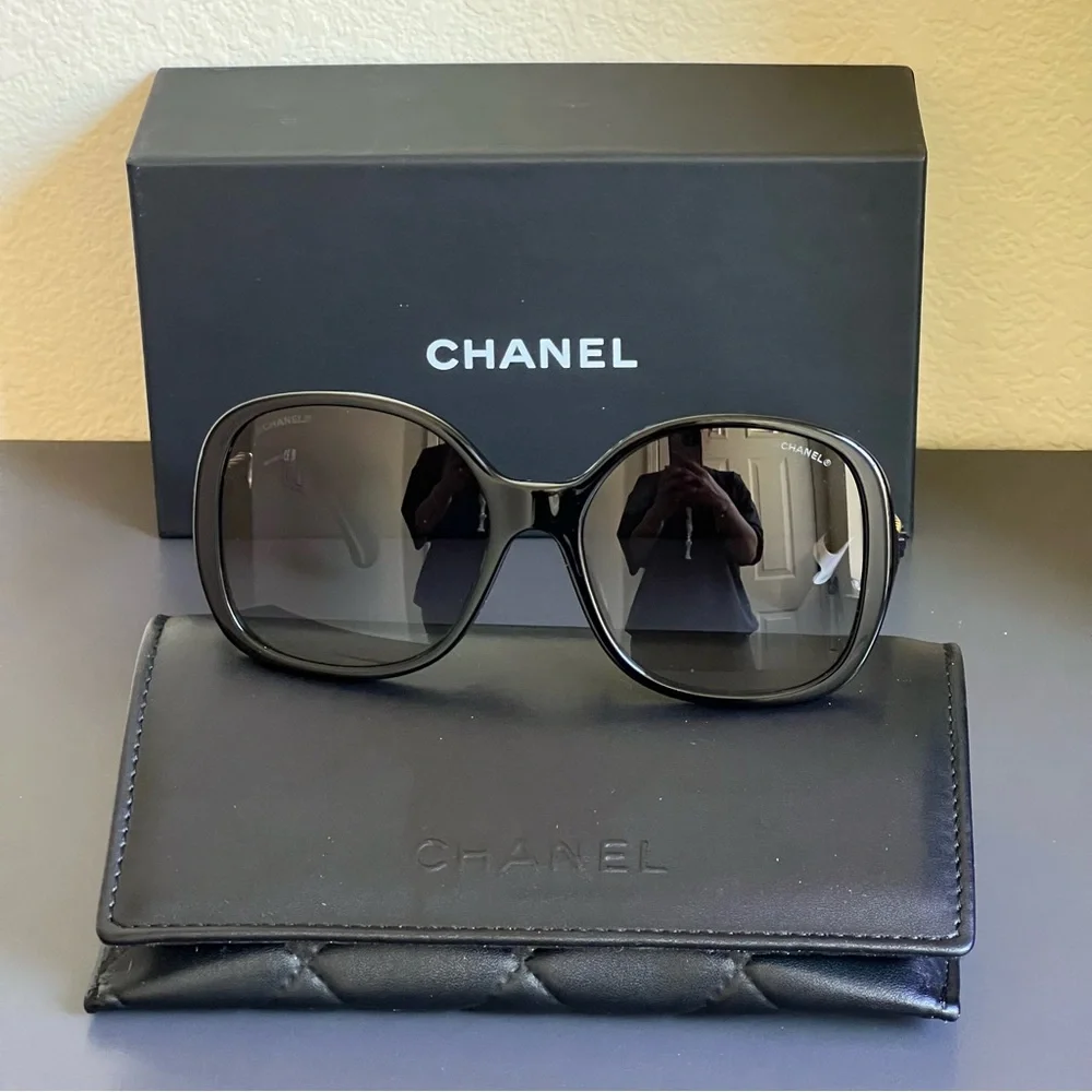 🖤 New🖤 CHANEL Skinny Gold Chain Square Sunglasses - Picture 2 of 9
